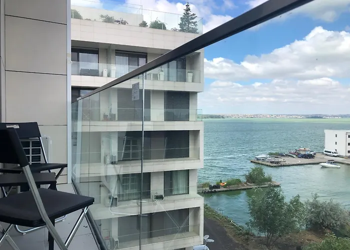 Mamaia\'S Minimalist Loft
