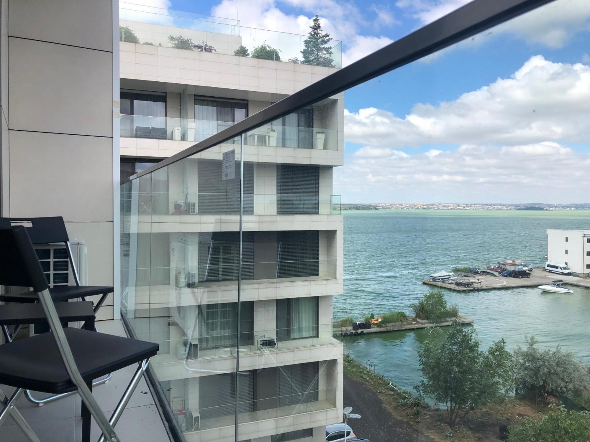 Mamaia's Minimalist Loft *