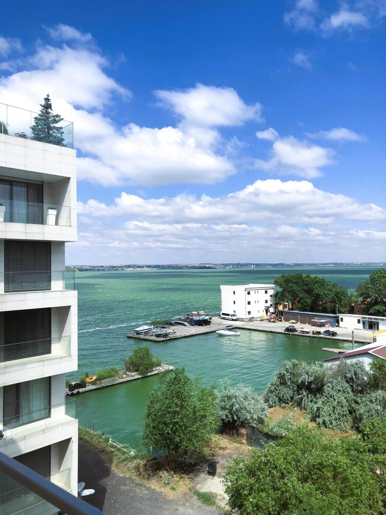 Mamaia's Minimalist Loft *