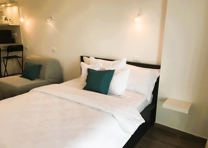 Mamaia\'S Minimalist Loft
