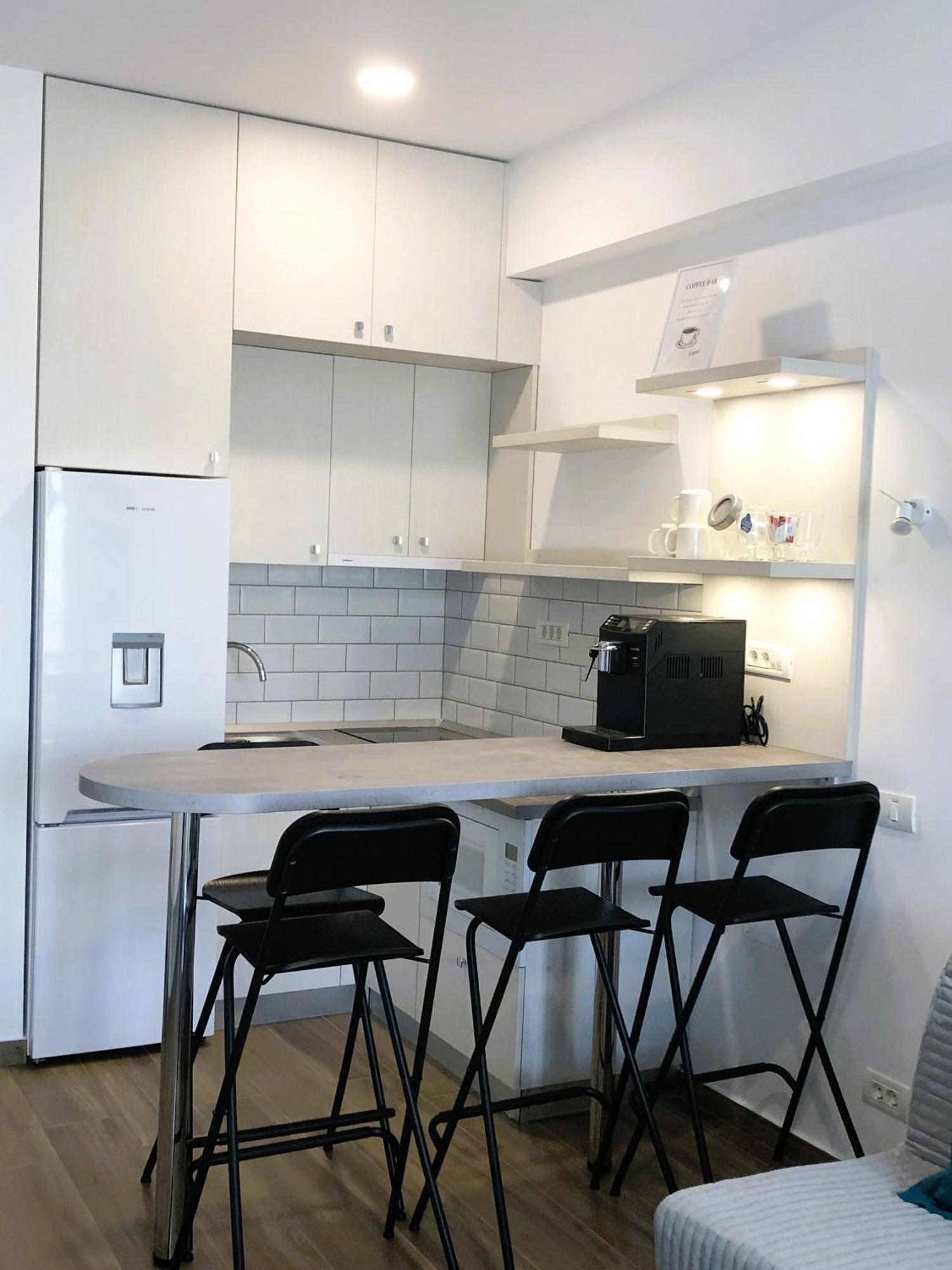 Apartment Mamaia's Minimalist Loft *