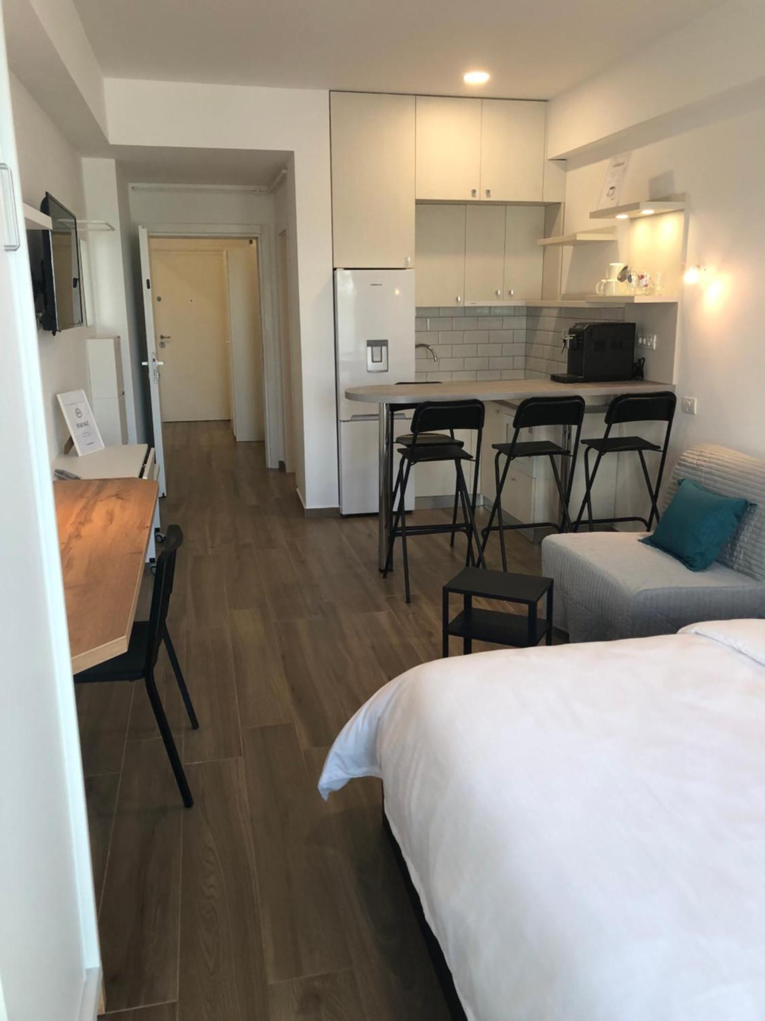 Mamaia's Minimalist Loft