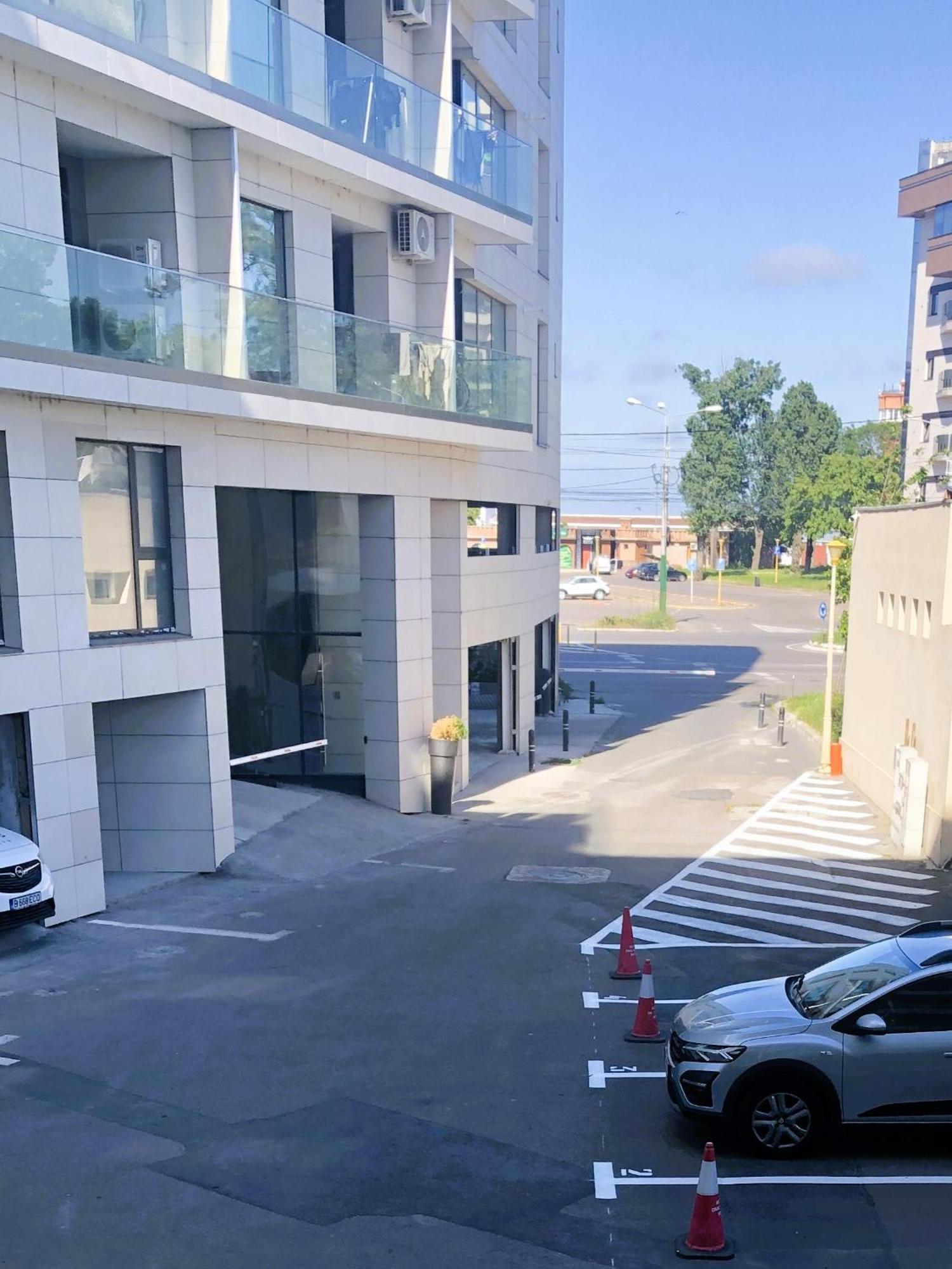 Mamaia's Minimalist Loft
