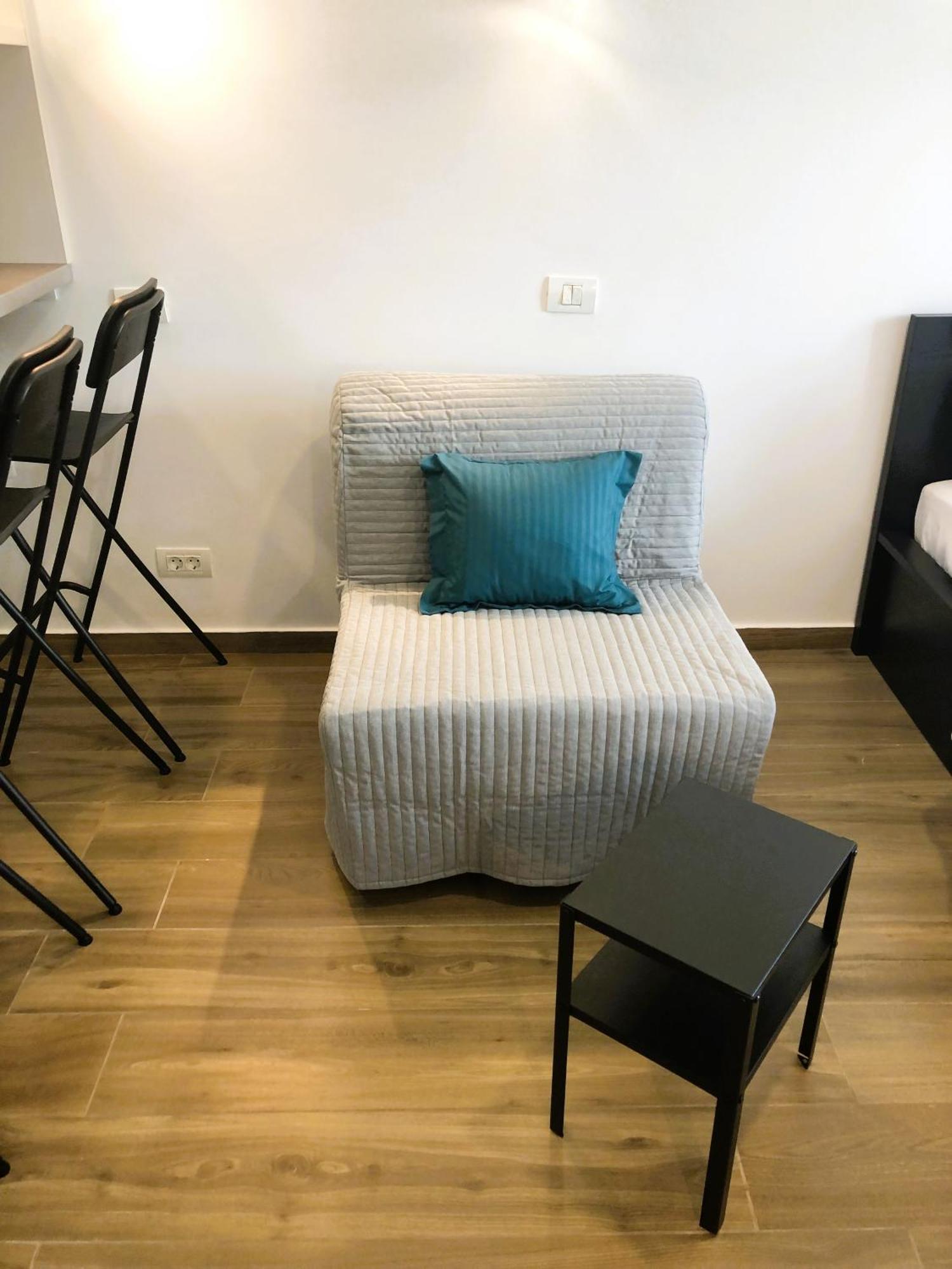 Apartment Mamaia's Minimalist Loft